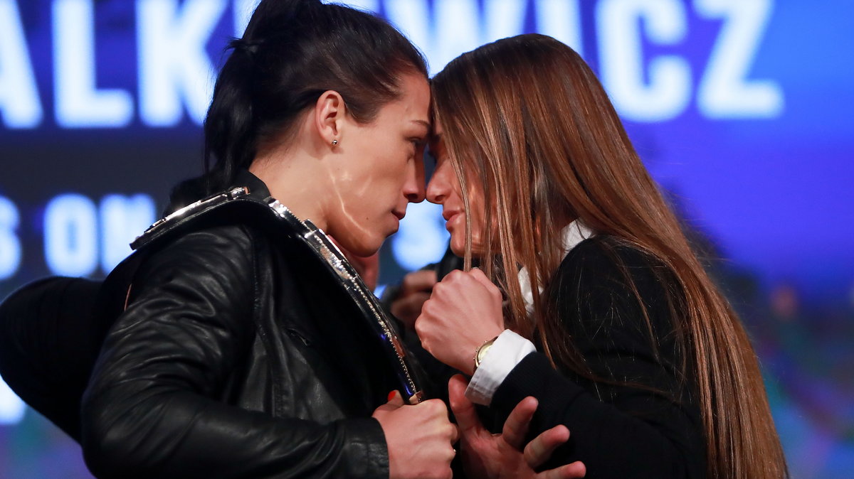 Joanna Jędrzejczyk (L) i Karolina Kowalkiewicz