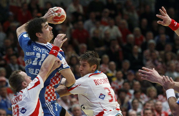 2010-01-30T163145Z_01_EIS14_RTRIDSP_3_HANDBALL-EUROPEAN.jpg