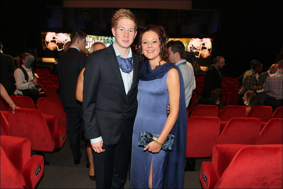 Kevin de Bruyne i jego ówczesna dziewczyna Caroline na gali w Belgii w styczniu 2012 r.