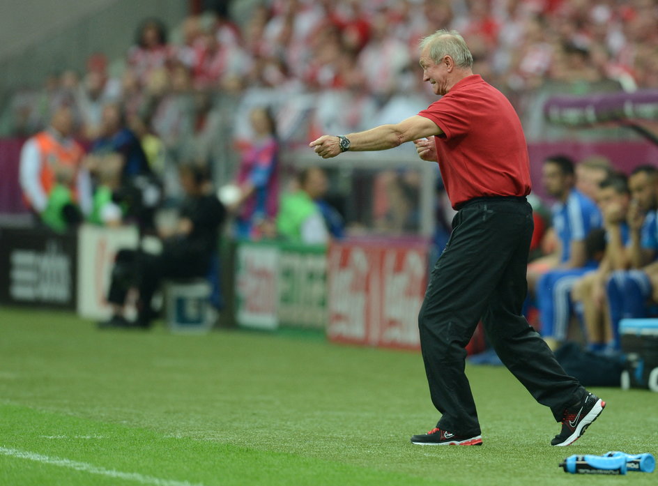 Franciszek Smuda przeżywa mecz z Grecją na Euro 2012