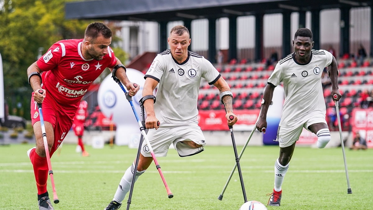 Kamil Grygiel (Wisła Kraków) oraz Adrian Bąk i David Mendes (Legia Warszawa)