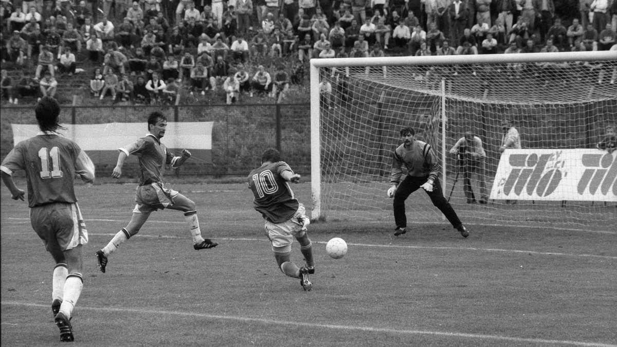 "Cała Polska widziała". 20 czerwca 1993 r. Legia pokonała podejrzanie bierną Wisłę 6:0