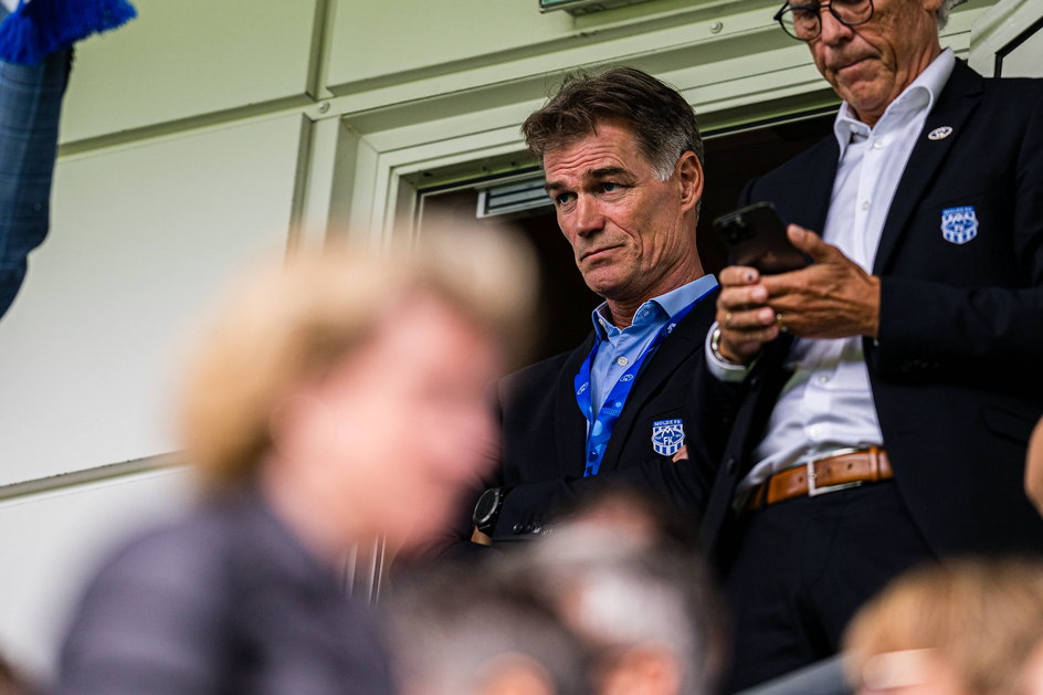 Dyrektor sportowy Oystein Neerland na meczu eliminacji Ligi Mistrzów Molde z Klaksvik