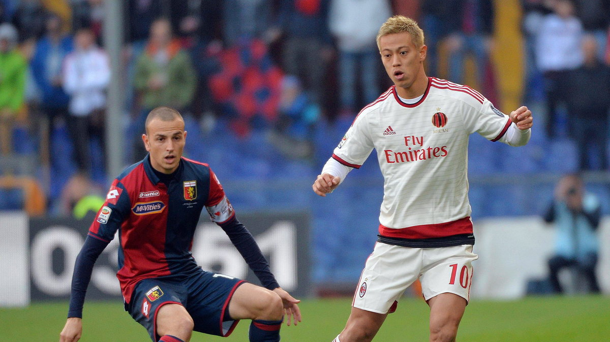 Luca Antonelli (z lewej) i Keisuke Honda