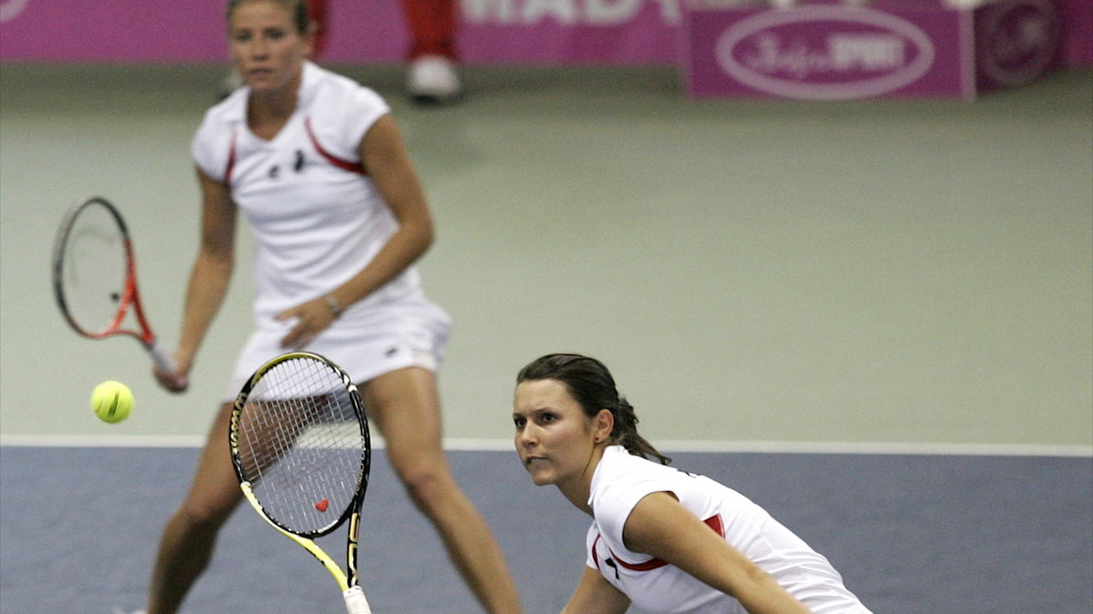 Klaudia Jans (P) i Alicja Rosolska (L)