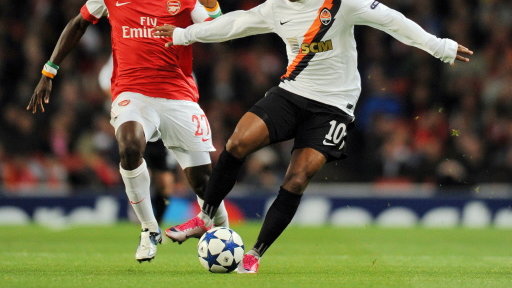 Emmanuel Eboue (L)