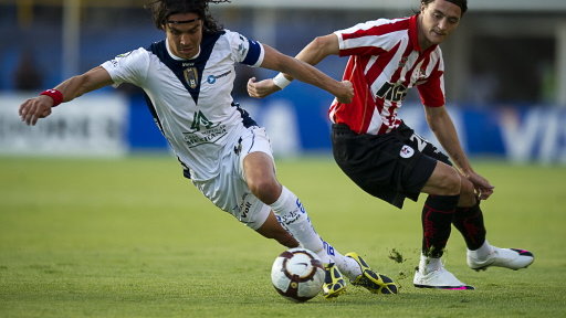 Kadr z meczu Club San Luis - Estudiantes La Plata