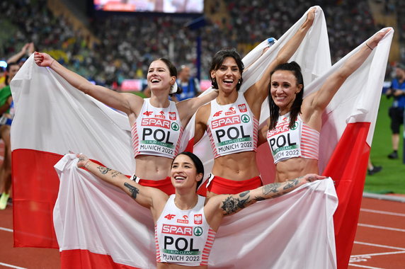 Pia Skrzyszowska, Ewa Swoboda, Anna Kiełbasińska i Marika Popowicz-Drapała