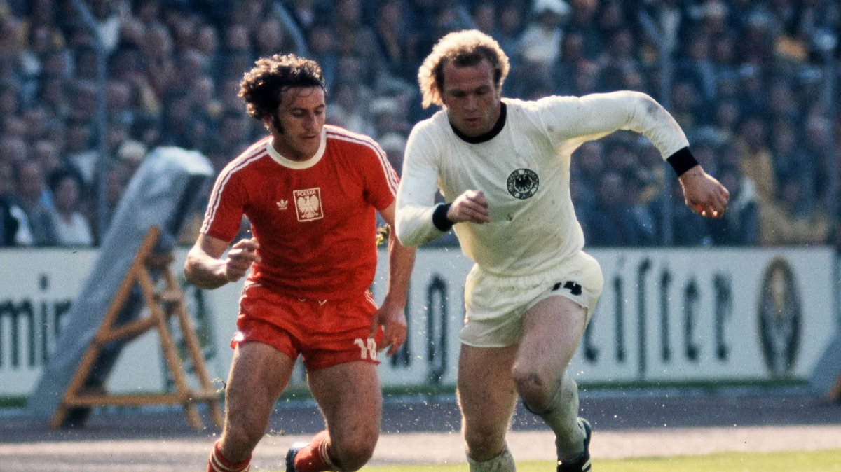 Adam Musial i Uli Hoeness podczas meczu mistrzostw świata w 1974 r. między Polską a Niemcami