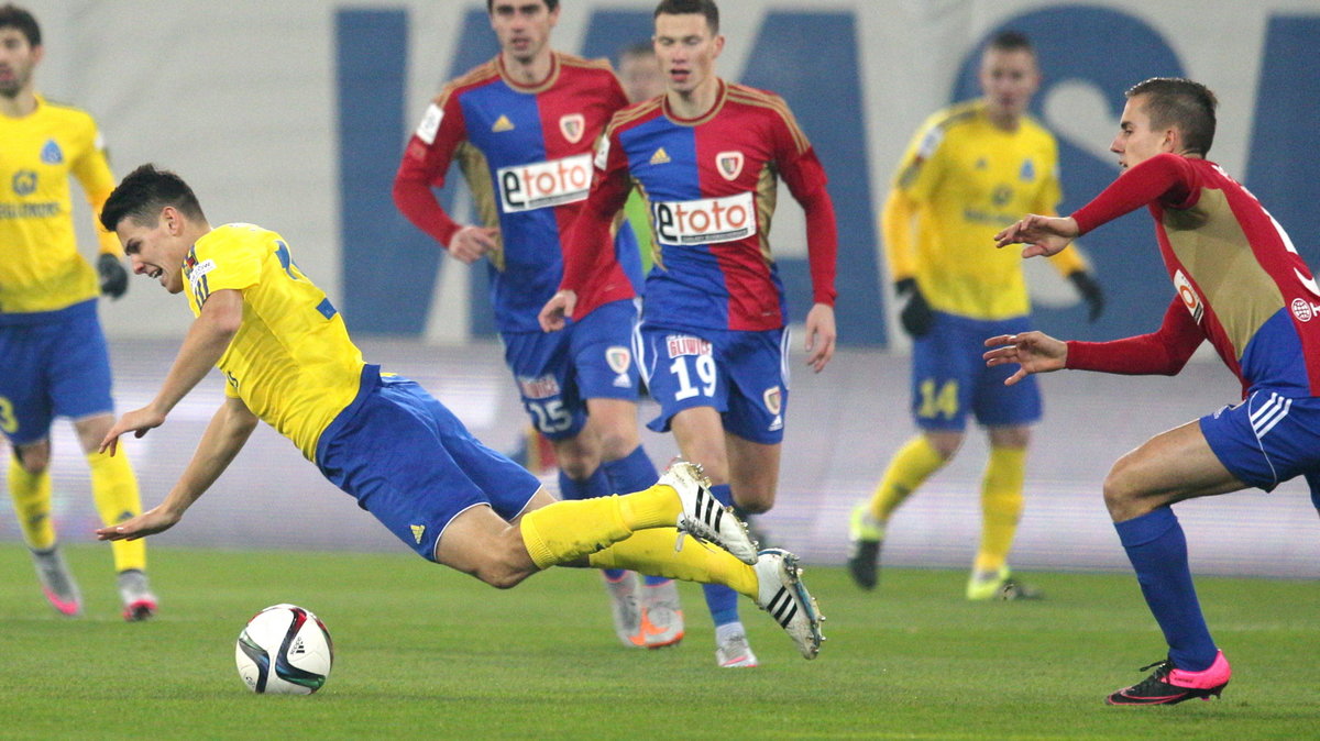 PIŁKA NOŻNA PIAST GLIWICE RUCH CHORZÓW (Mateusz Mak Marcin Pietrowski Mariusz Stępiński )