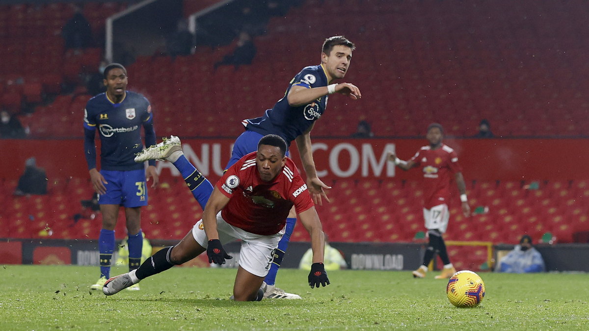 Jan Bednarek i Anthony Martial