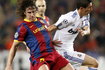 Carles Puyol (z lewej)