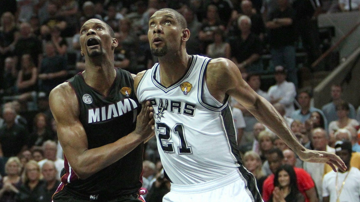 Chris Bosh kontra Tim Duncan