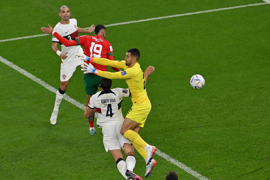 Youssef En-Nesyri strzela decydującego gola w meczu z Portugalią