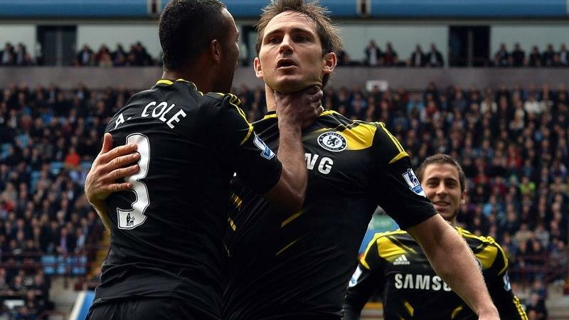 Frank Lampard celebruje strzelenie gola