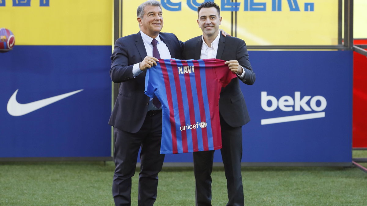 Xavi Hernandez (P) oraz Joan Laporta (P)