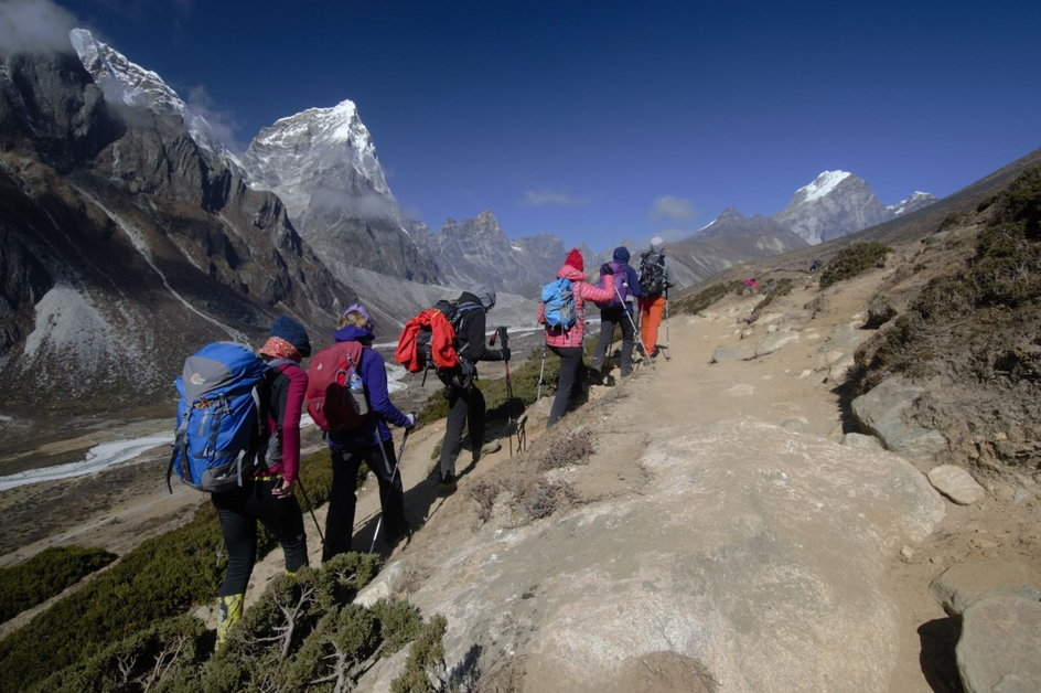 Klienci Kostrzewy w drodze do bazy pod Everestem 