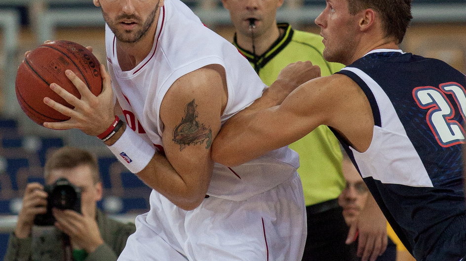 Marcin Gortat (L) podczas meczu reprezentacji Polski