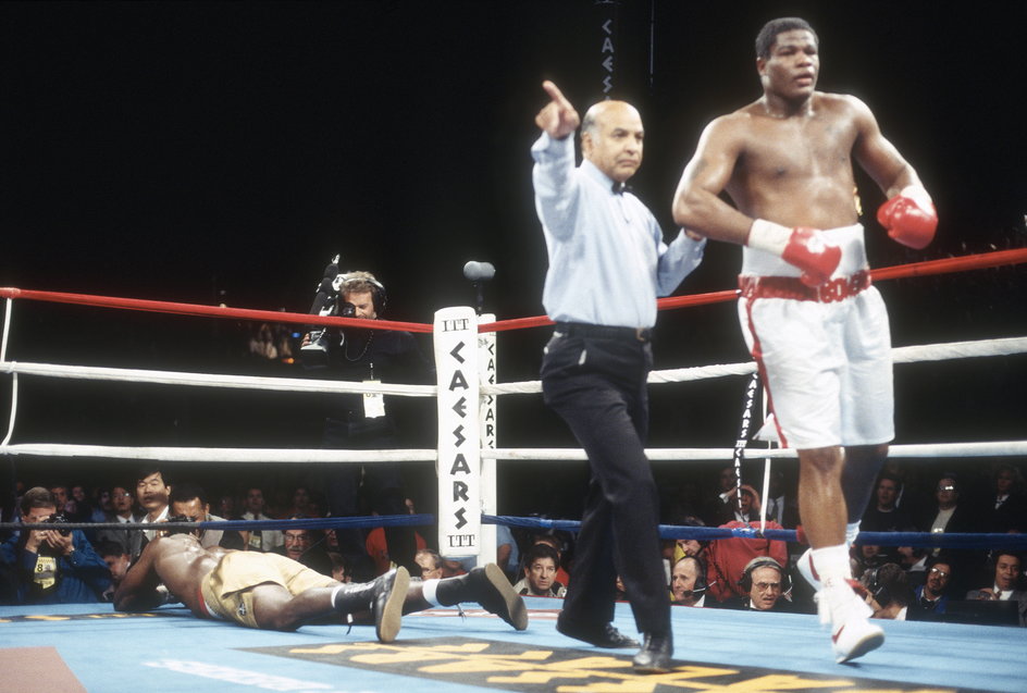 Riddick Bowe po tym, jak znokautował Evandera Holyfielda