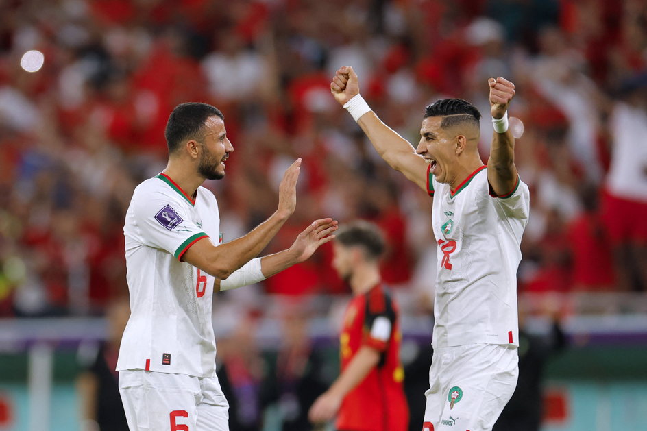 Piłkarze Maroka cieszący się po wygranej z Belgią