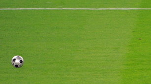Fernando Torres strzela bramkę Niemcom w finale Euro 2008