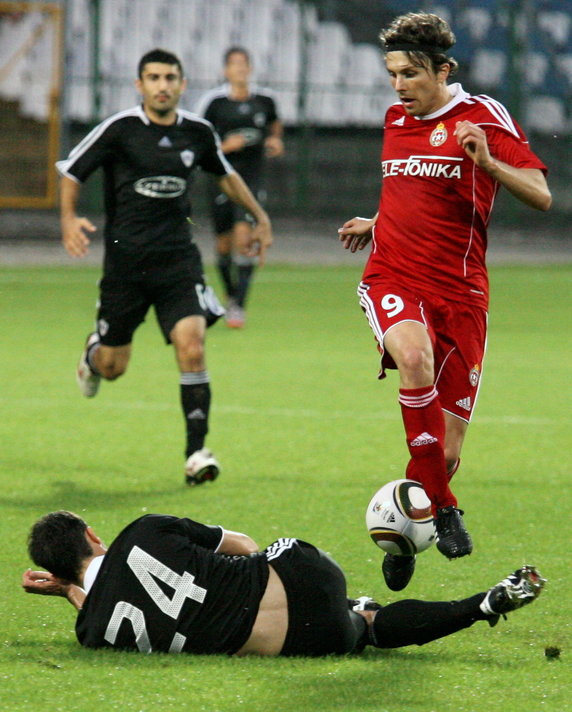 Rafał Boguski (w czerwonym stroju)