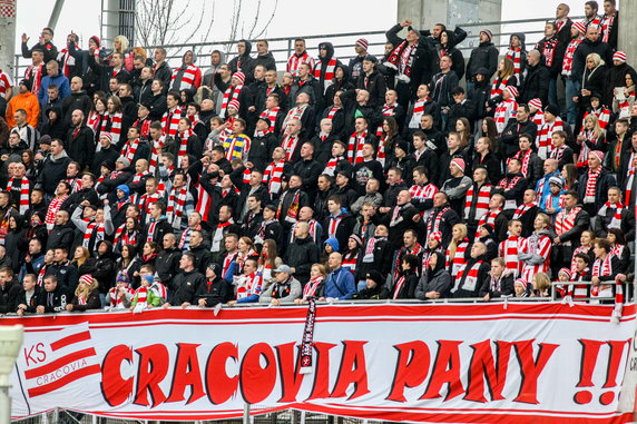 PIŁKARSKA EKSTRAKLASA KORONA KONTRA CRACOVIA  (kibice Cracovii)