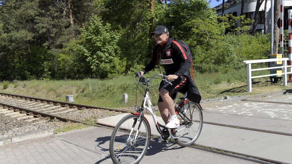 18523043 - PIŁKA NOŻNA TRENING REPREZENTACJI POLSKI (Trener piłkarskiej reprezentacji Polski Adam Nawałka)