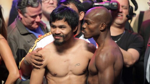 Manny Pacquiao (po lewej) i Timothy Bradley