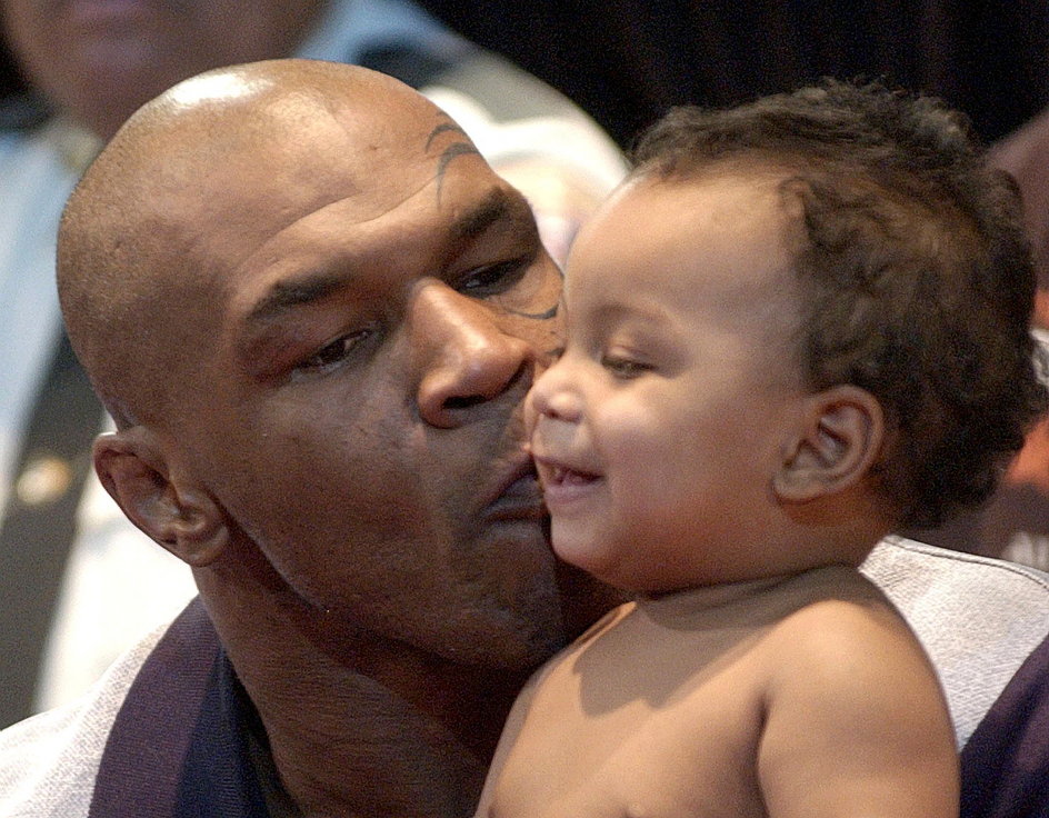 Mike Tyson i jego syn Miguel w 2003 r. 