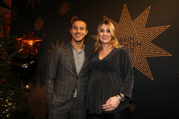 Thiago Alcantara i Julia Vigas