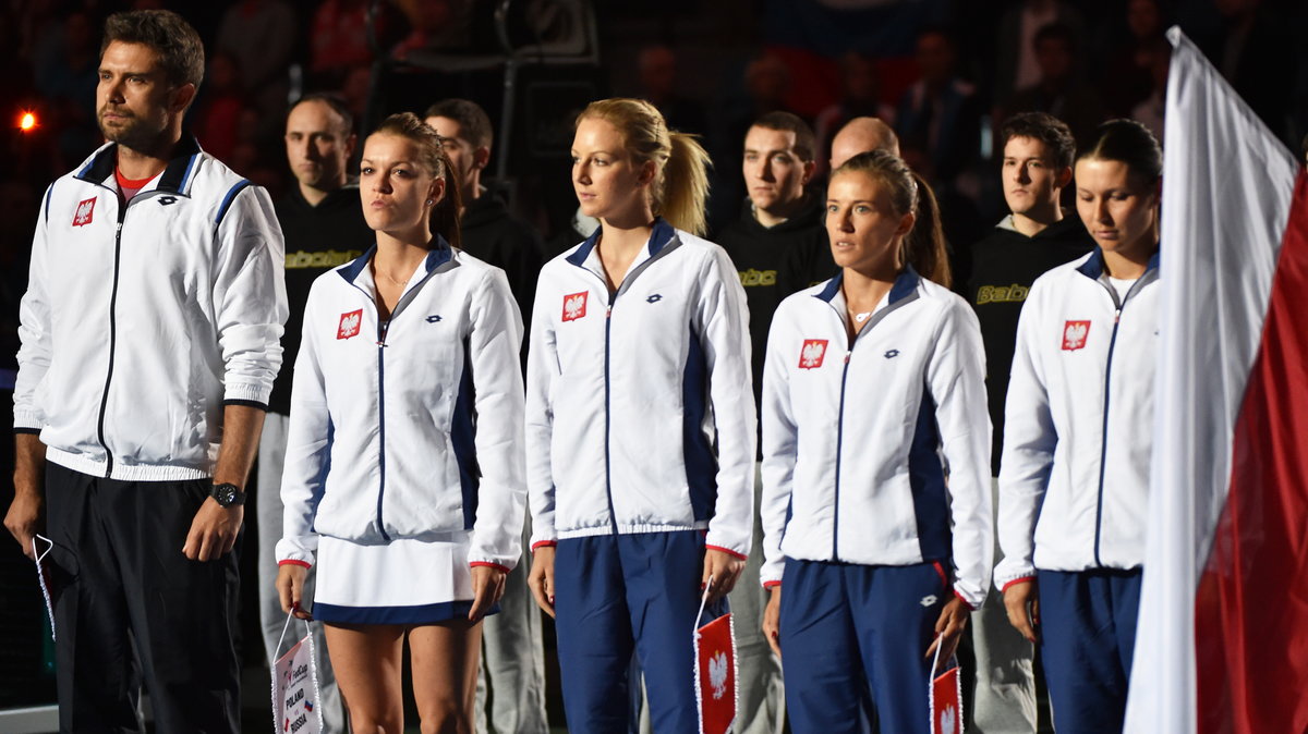 Reprezentacja Polski - (od lewej) kapitan Tomasz Wiktorowski, Agnieszka Radwańska, Urszula Radwańska, Alicja Rosolska i Klaudia Jans-Ignacik