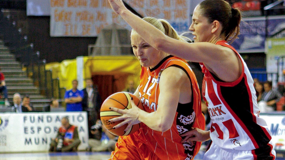 Agnieszka Bibrzycka (z lewej, UMMC Jekaterynburg)