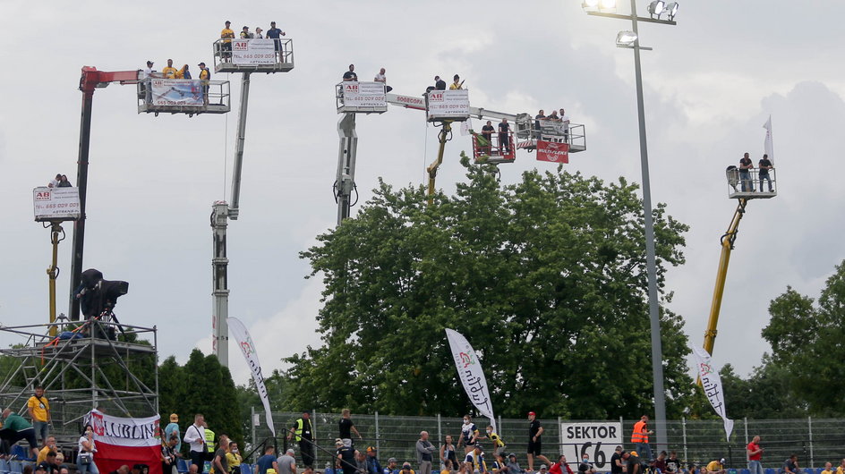 Podnośniki pod stadionem w Lublinie. O tej akcji mówił cały świat!