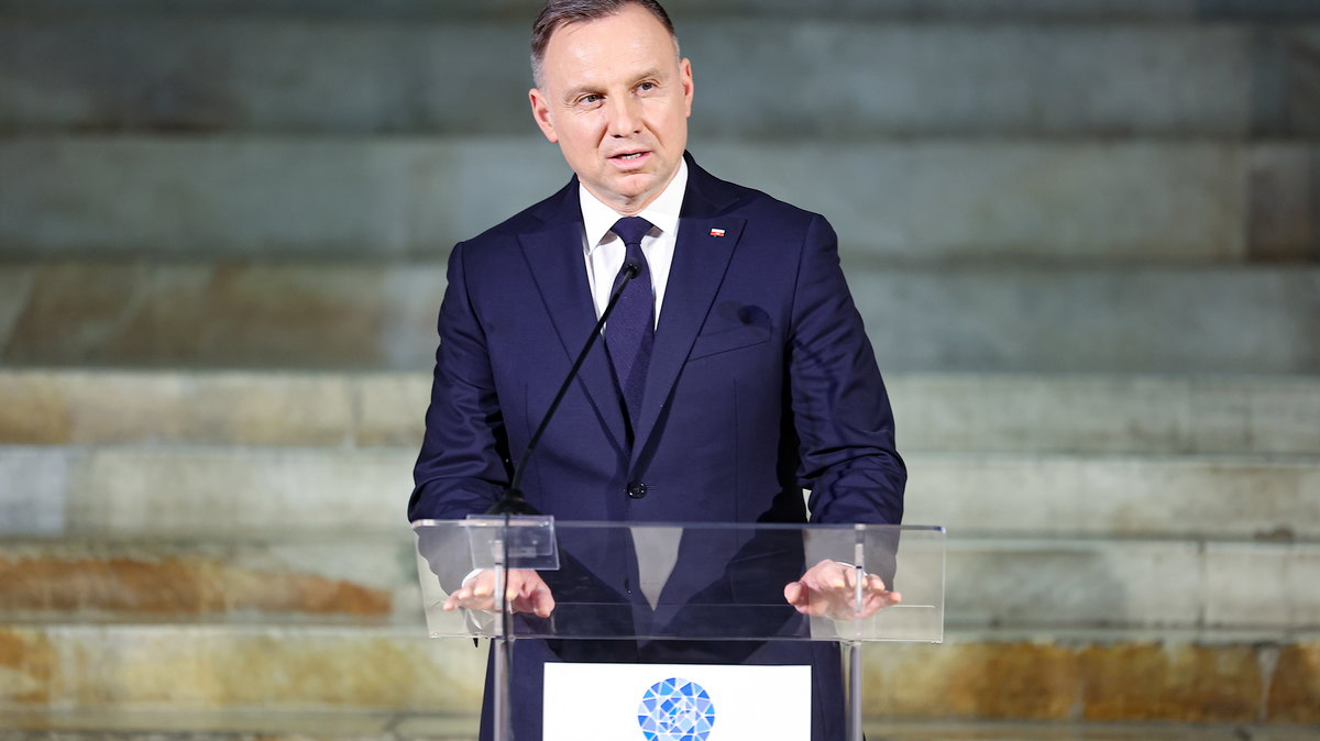 Andrzej Duda podczas ceremonii przekazania ognia pokoju w Rzymie