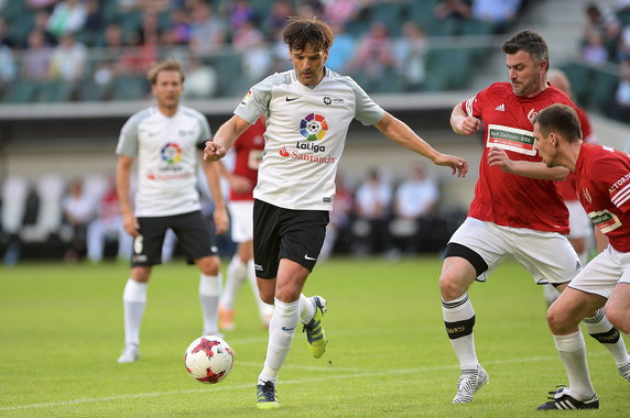 Fernando Morientes (L) i Michał Żewłakow