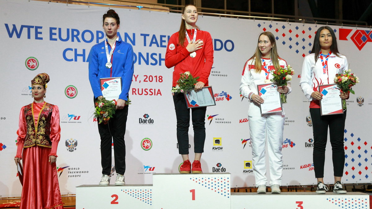 Aleksandra Kowalczuk na najwyższym stopniu podium