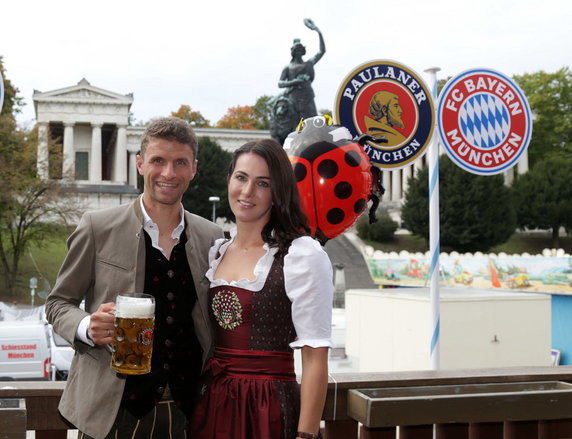 epa07076775 - GERMANY SOCCER BAYERN MUNICH OKTOBERFEST (FC Bayern Munich attends Oktoberfest)