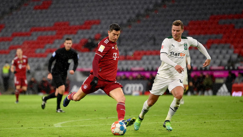 Robert Lewandowski zdobył otwierającą bramkę dla Bayernu w 2022 r.