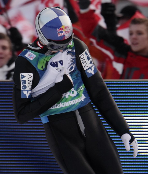 Austria, BAD MITTERNDORF, 2012-01-15T161325Z_01_HPB23_RTRIDSP_3_SKIJUMPING.jpg