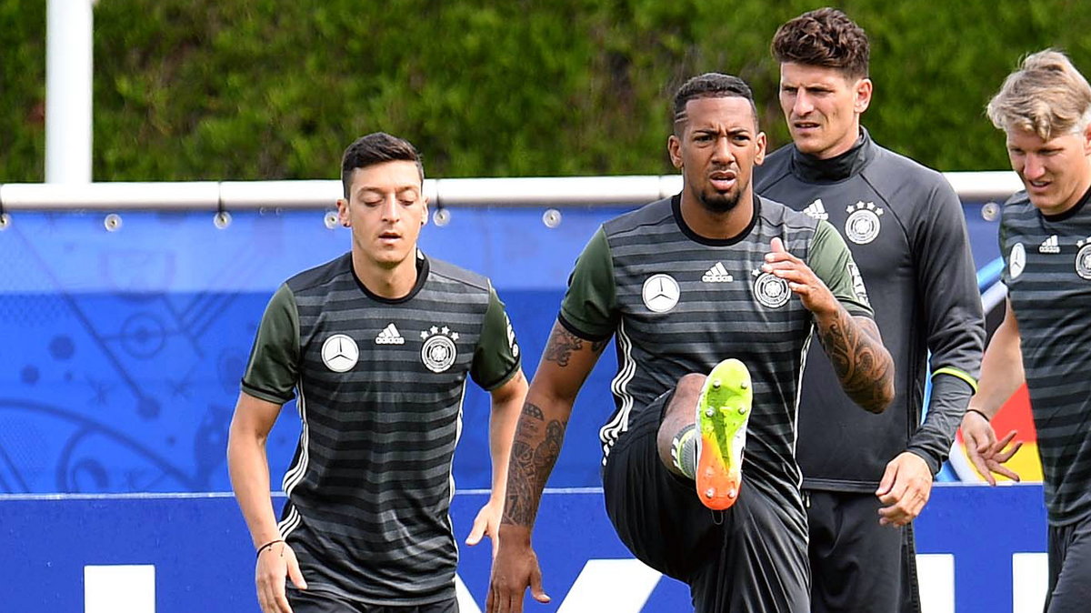 Mesut Oezil i Jerome Boateng