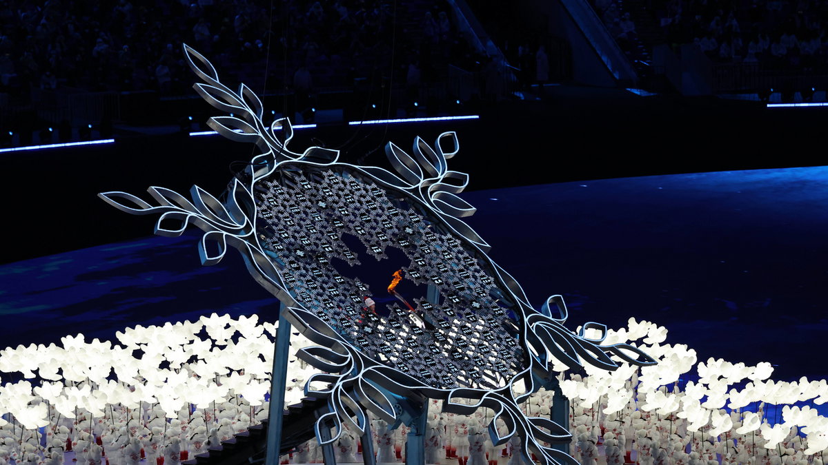 Znicz olimpijski podczas ceremonii otwarcia igrzysk w Pekinie (4 lutego 2022)