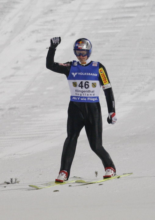 2010-02-03T185355Z_01_PEJ07_RTRIDSP_3_SKIJUMPING-GERMANY.jpg