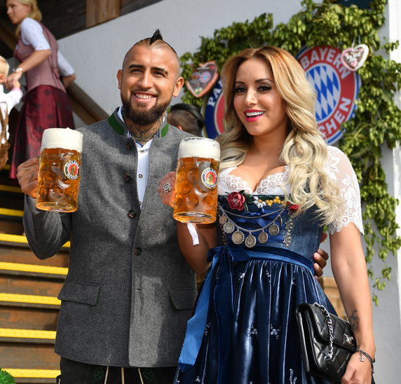 Arturo Vidal z żoną Marią Teresą Matus