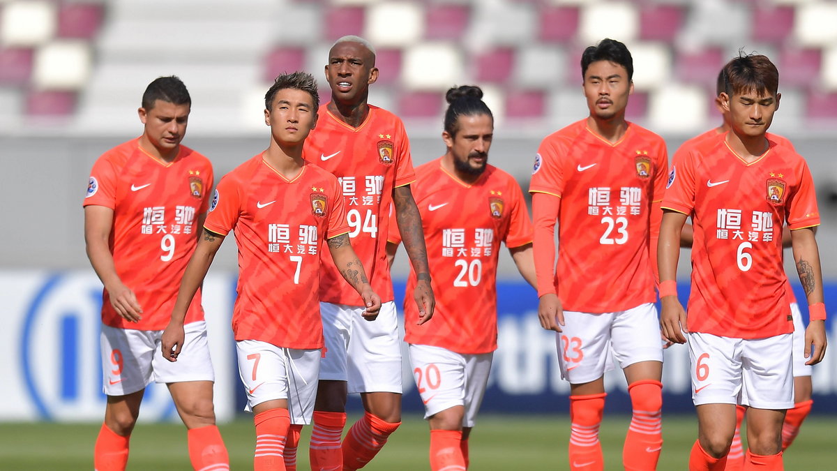 Zawodnicy Guangzhou FC (do 2020 r. Guangzhou Evergrande) w spotkaniu azjatyckiej Ligi Mistrzów z Vissel Kobe (listopad 2020)
