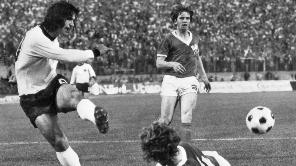 Gerd Müller (1966/67, 1968/69, 1969/70, 1971/72, 1972/73, 1973/74, 1977/78)