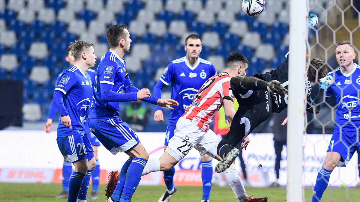 Krystian Getinger i Rafał Strączek (Stal Mielec) oraz Florian Loshaj (Cracovia)