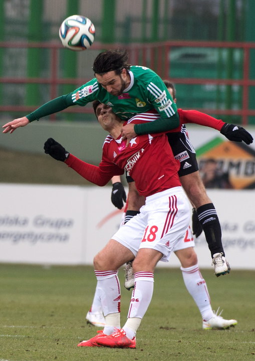 PIŁKA NOŻNA LIGA POLSKA PGE GKS BEŁCHATÓW WISŁA KRAKÓW (Patryk Rachwał Semir Stilic )