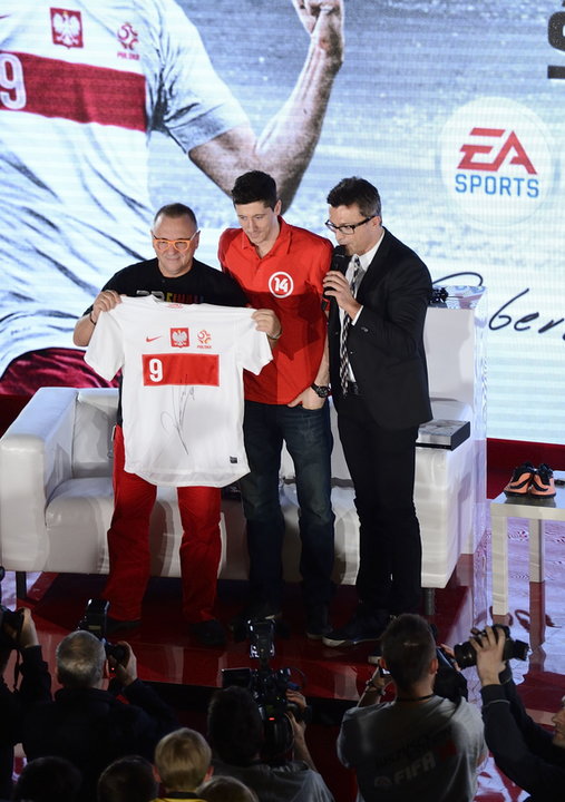 Robert Lewandowski promuje FIFA14