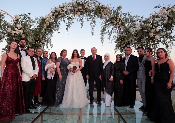 epa07633599 - TURKEY SOCCER MESUT OZIL WEDDING (Turkish President Erdogan attend Mesut Ozil's wedding)